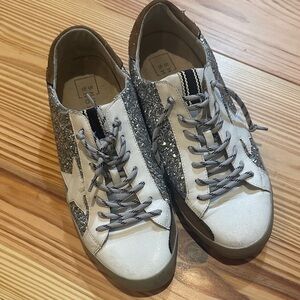 Shy Shop 8.5 women’s Paula sneakers